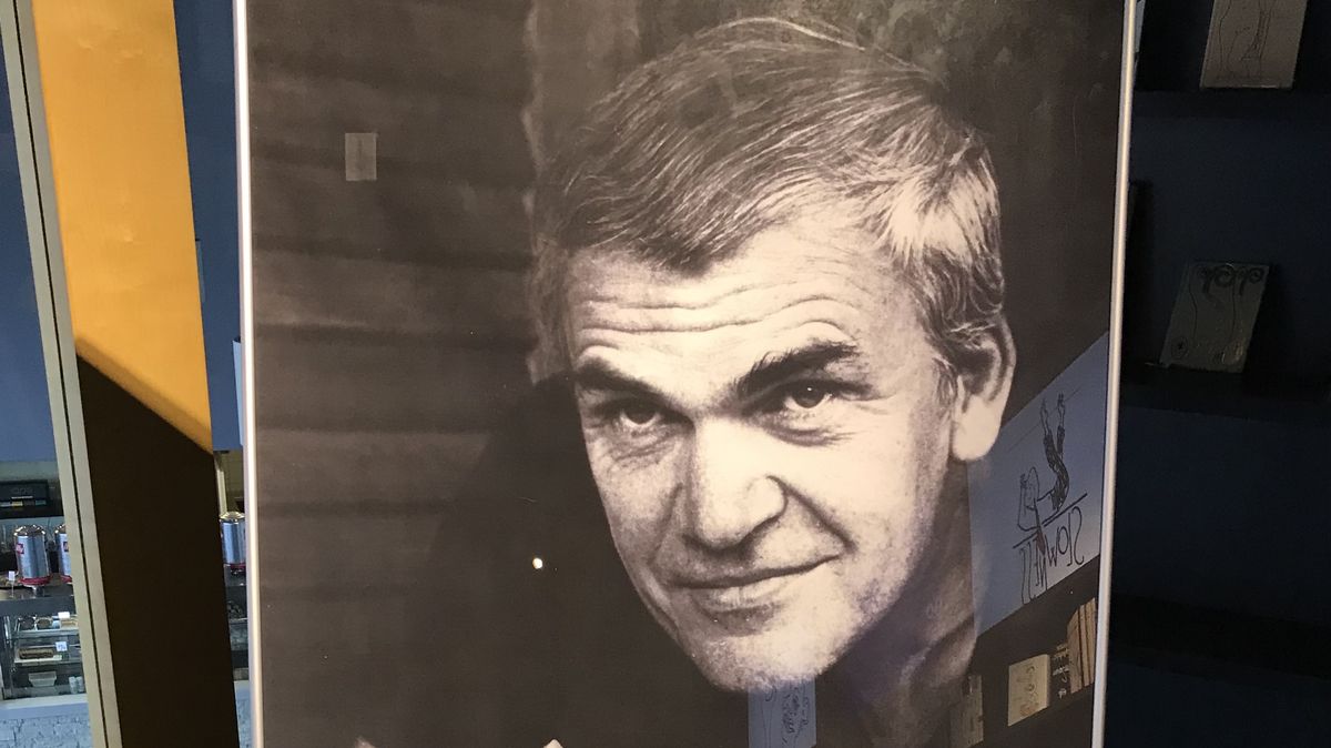 Kundera měl v Paříži kremaci, urna zatím zůstane ve Francii